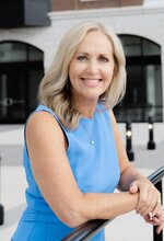 Real Estate Agent Heidi Schroeder